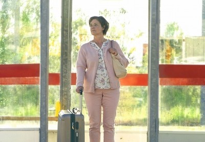 結婚40年の主婦が全てを捨て、第二の人生で見つけたものは？「ブリット＝マリーの幸せなひとりだち」予告（映画.com）
