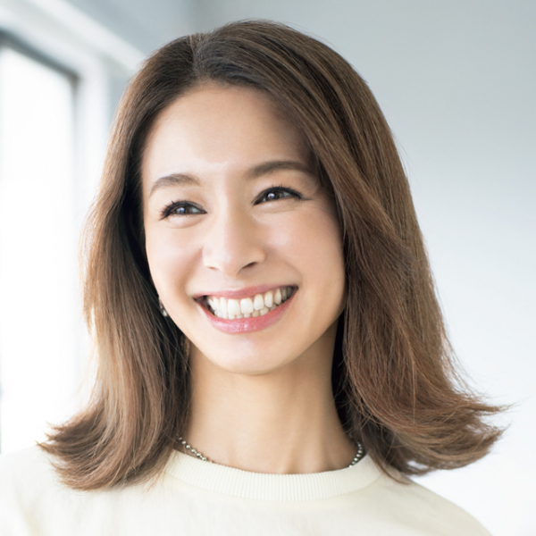 50代 朝の髪型が決まる！くせを生かした「外ハネ」簡単テク(Web eclat)