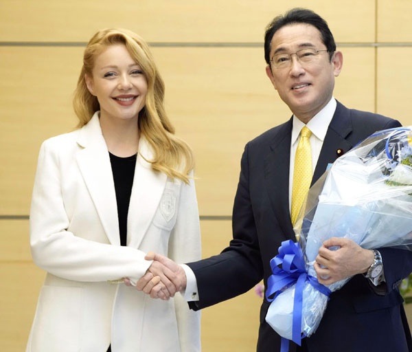 表敬訪問したウクライナ歌手カーロリさんは超セクシー系！ 岸田首相は知っていた？(日刊ゲンダイDIGITAL)