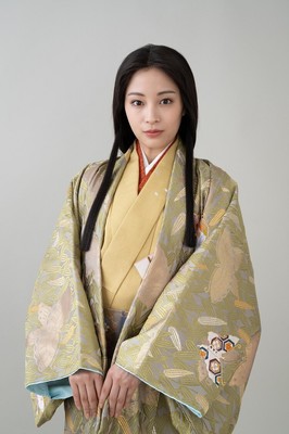 広瀬すずが初時代劇で濃姫演じる、信長役・市川海老蔵とドラマ「桶狭間」で初共演（映画ナタリー）
