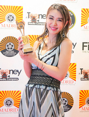 鈴木紗理奈　悩みは武器！エッセーでつづる「強く生きる女性のバイブルになれば」（スポニチアネックス）