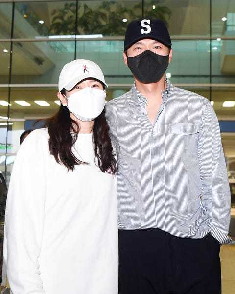 【キスの日記念】 韓国スターカップルたちのラブラブな瞬間(25ans（ヴァンサンカン）)