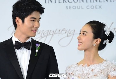 元韓国代表キ・ソンヨン、妻の女優ハン・へジンと離れスペインへ「現地コロナ韓国より深刻」（WoW!Korea）
