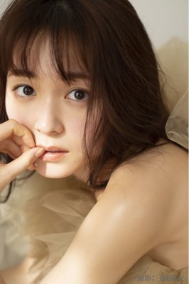Seventeenモデル・久間田琳加　1stスタイルブック＆写真集を2冊同時発売（クランクイン！）