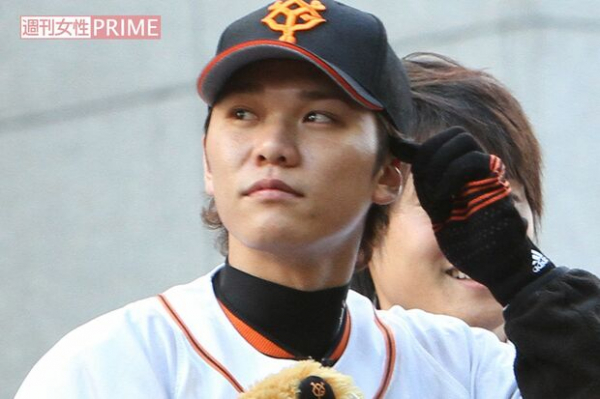 巨人・坂本勇人、“彼シャツコーデ”女性とデート報道の裏で「宮崎の酒屋がタメ息を漏らす」理由(週刊女性PRIME)