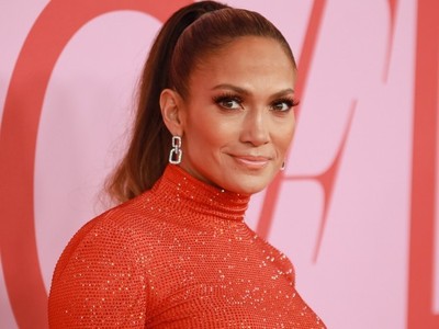 ジェニファー・ロペス、新型コロナで結婚式の日程に「少し影響を受けている」（クランクイン！）