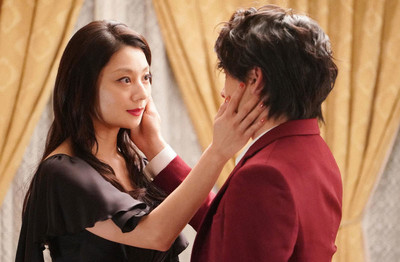 中村倫也＆小池栄子の“キス”に魅了、宇多田ヒカル主題歌にも多くの声…「美食探偵 明智五郎」1話（cinemacafe.net）