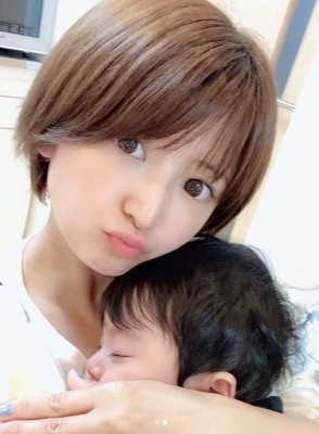 矢口真里、息子と“お揃いヘア”な2SHOT公開し反響「美人なママ」「可愛い親子」（E-TALENTBANK）