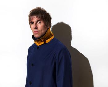 リアム・ギャラガーの新作、週末発表の全英チャートで初登場1位の見込み(BARKS)