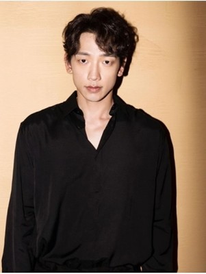 Rain（ピ）、「10kg減量成功、20歳の時の体重」…シャープな顎のライン公開（WoW!Korea）