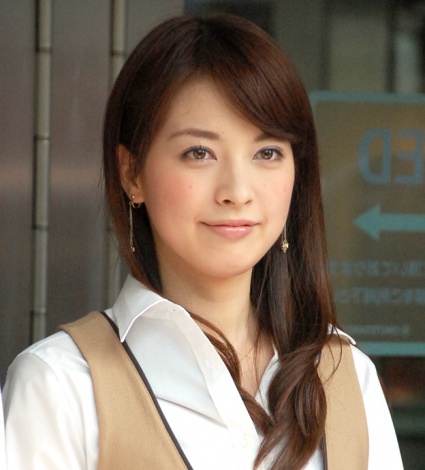 鷲尾春果、夫・辻岡義堂アナと頬寄せあい密着「かなり久々に2ショットを撮ってみました」(オリコン)