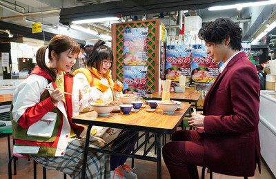富田望生の“食べっぷり”とファッションに注目集まる！中村倫也主演「美食探偵 明智五郎」2話（cinemacafe.net）