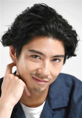賀来賢人＆榮倉奈々、コロナ自粛で好感度上昇！　仲良し夫婦に“いいね”集まる（夕刊フジ）