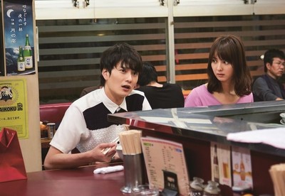 佐々木希がホテルに誘い、岡田将生は走って逃げる「伊藤くん」本編映像公開（映画ナタリー）