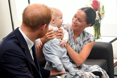 ヘンリー王子一家、ビデオ電話で女王の誕生日をお祝い（ELLE ONLINE）