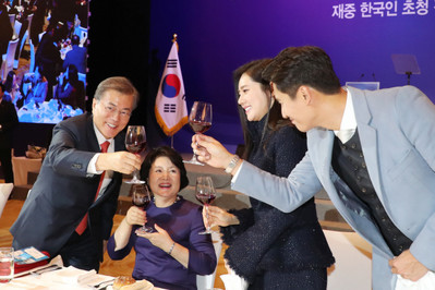 (朝鮮日報日本語版) チュ・ジャヒョン＆ユー・シャオグァン、中国で文大統領夫妻と対面（朝鮮日報日本語版）