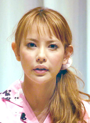 上原さくら、ぽっこりおなか下腹部のタトゥー披露「かなり主張の激しいサイズになっちゃいました」（スポーツ報知）