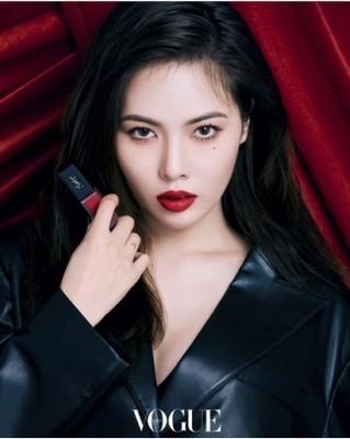 ヒョナ、”真っ赤なリップスティック”でセクシーかつ魅惑的な画報公開（WoW!Korea）