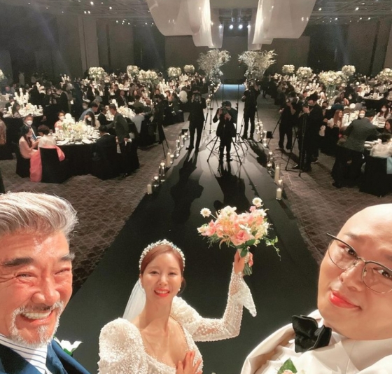 Don Spike、6歳年下の女性との結婚式写真公開…「ありがとうございます」(朝鮮日報日本語版)