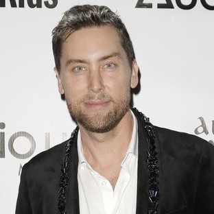 ゲイを公表した俳優が語る、カミングアウト後の「保守的な家族との関係」(コスモポリタン)