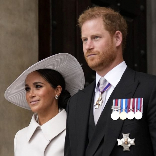 ヘンリー王子夫妻が、エリザベス女王と愛娘の「写真撮影」を拒否された理由(コスモポリタン)