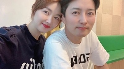ソ・イヒョン＆イン・ギョジン、結婚6年目でも新婚のよう…ラブラブなツーショット（WoW!Korea）