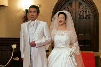 『法医学教室の事件ファイル』名取裕子＆宅麻伸が結婚30周年の“真珠婚式ショット”披露（クランクイン！）