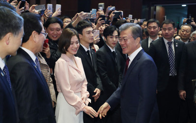(朝鮮日報日本語版) ソン・ヘギョが中国で国賓夕食会に同席　「光栄」（朝鮮日報日本語版）