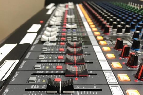 ユーミンの素顔とは？　親友・小林麻美「『仲居頭』って呼んでいました（笑）」〈週刊朝日〉(AERA dot.)