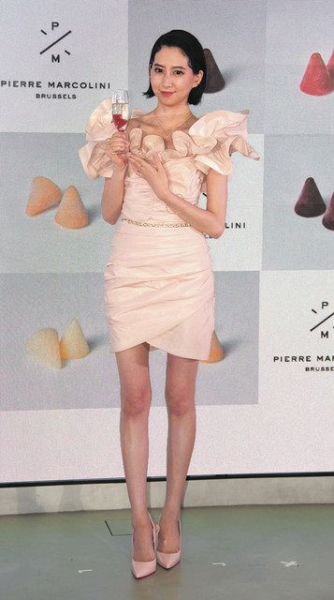 河北麻友子「夏の思い出、夫と作りたい」“ご褒美”チョコレートの新商品発表イベントでラブラブ発言(中日スポーツ)