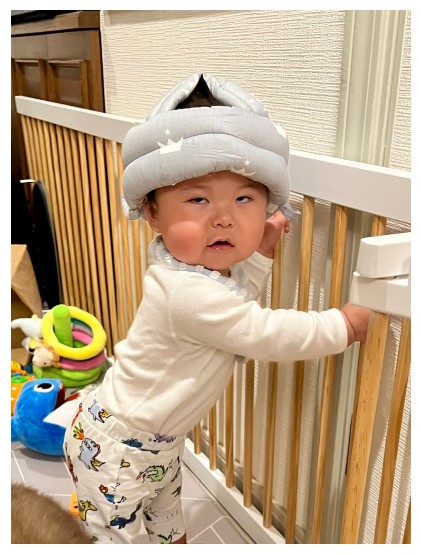 滝川ロラン、息子がシンクロ率120％の変顔ショット　“ママ似”が一発逆転「パパにしか見えない」(ねとらぼ)