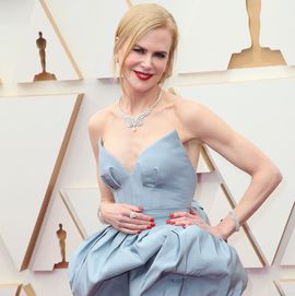 55歳を迎えたニコール・キッドマン、ミニスカートで引き締まった「美脚」を披露！(Harper’s BAZAAR（ハーパーズ バザー）)