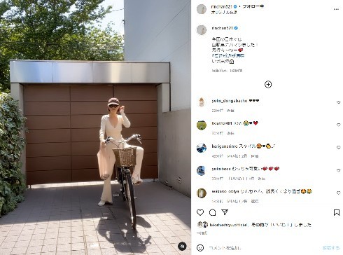 街で見掛けたら二度見しそう　梨花、49歳の“自転車ショット”がスタイル良すぎて異彩を放つ(ねとらぼ)