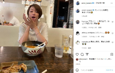 娘にしか撮れない写真だ　辺見えみり、“小さなカメラマン”に「プライベート感満載」な一瞬を激写される(ねとらぼ)