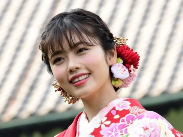 小芝風花、涼しげな浴衣姿を披露 「こんな子とお祭り行きたい」の声（クランクイン！）