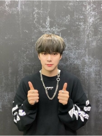 ミンヒョク(MONSTA X)、デビュー曲の衣装完全再現…モンべべの心に“Trespass”（WoW!Korea）