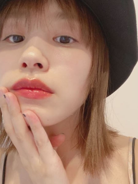高橋愛、艶リップメイク披露＆夫・あべこうじとの鏡越し2ショットも公開「ダンスでもしよっかーって」（E-TALENTBANK）