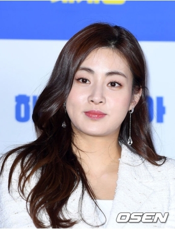 結婚発表の女優カン・ソラ、新郎は30代後半の韓方医？　事務所側「私生活なので確認不可」（WoW!Korea）