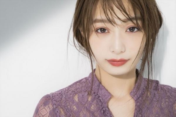 宇垣美里、プロも驚く“美肌のヒミツ” 「コスメ愛」凝縮した1冊（クランクイン！）