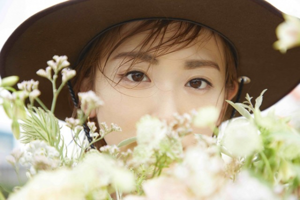 生駒里奈、理想の結婚観を告白　ウエディングドレス姿も披露（シネマトゥデイ）