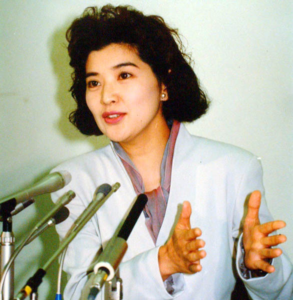 当時34歳の桜田淳子を追って…“統一教会”の「合同結婚式」を直撃【芸能記者稼業 血風録】（日刊ゲンダイDIGITAL）