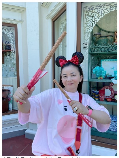 華原朋美、“変装ゼロ”でお泊りディズニーを大満喫　「ファンの人にバレない？」「朋ちゃんに会える」と驚きの声(ねとらぼ)