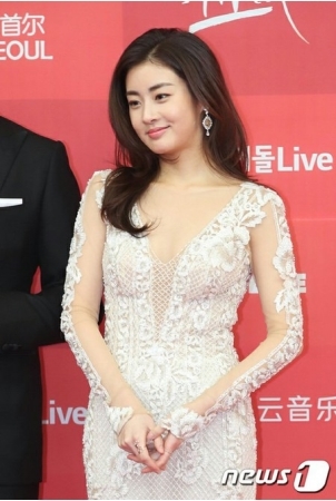 電撃結婚発表の女優カン・ソラ、本日（8/29）年上の一般人と挙式…近しい親族のみで簡素に執り行う（WoW!Korea）