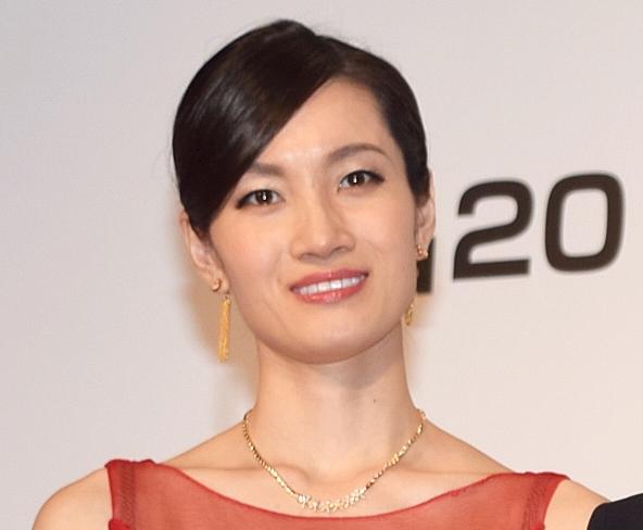 荒川静香、“巨大スライダー”設置の自宅ベランダに反響「豪邸過ぎて震えてます」「べ…ベランダ…？」(オリコン)