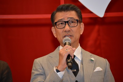 中井貴一、坂田師匠の「結婚したい」を全面バックアップ!?（シネマトゥデイ）