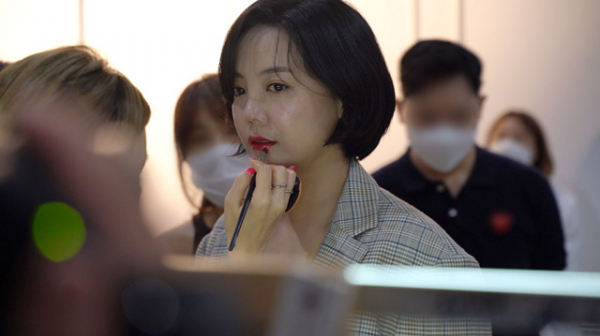 ナチュラル肌が美しい！　コ・ウナが使っているCCクリームはどこのアイテム？（朝鮮日報日本語版）