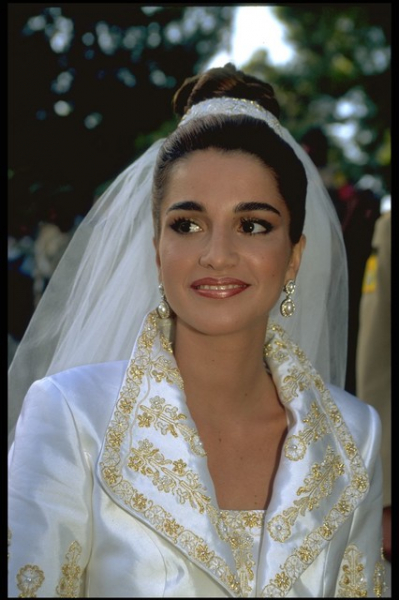 祝50歳！ ヨルダン王室・ラーニア王妃の才色兼備なヘア＆メイクをプレイバック（ELLE ONLINE）