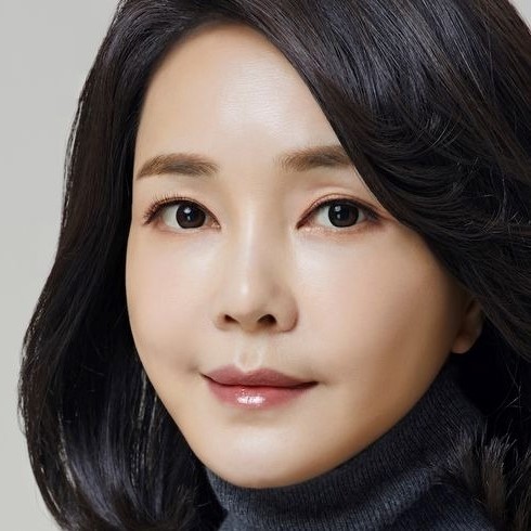 疑惑の美魔女!? 韓国新大統領夫人、キム・ゴンヒってどんな人？(25ans（ヴァンサンカン）)