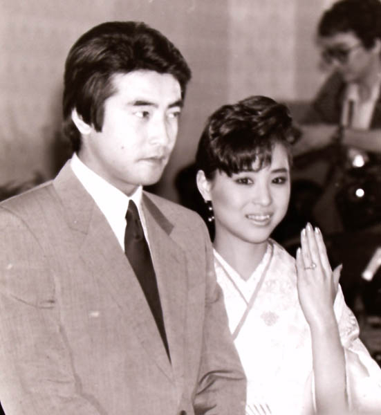 松田聖子は常にメディアを慌てさせる…郷ひろみと破局直後に神田正輝と婚約会見【芸能記者稼業 血風録】（日刊ゲンダイDIGITAL）