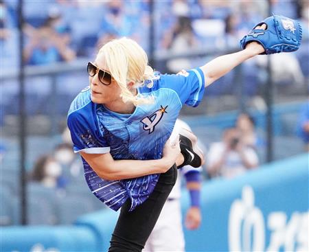 ＲＯＬＡＮＤが始球式「死球覚悟で内角高めへ」と強気な宣言も（サンケイスポーツ）